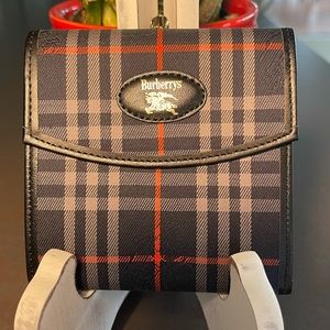 Excellent condition Burberry unisex Bifold Wallet.